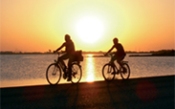 Foto in bici a Formentera al tramonto sul lago 